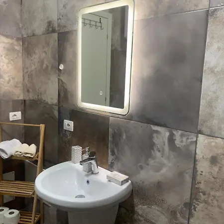 Modern Cozy W/in 10 Min Walk From Main Square Apartment Tirana