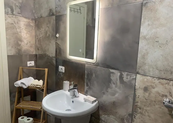 Modern Cozy W/in 10 Min Walk From Main Square Appartement Tirana